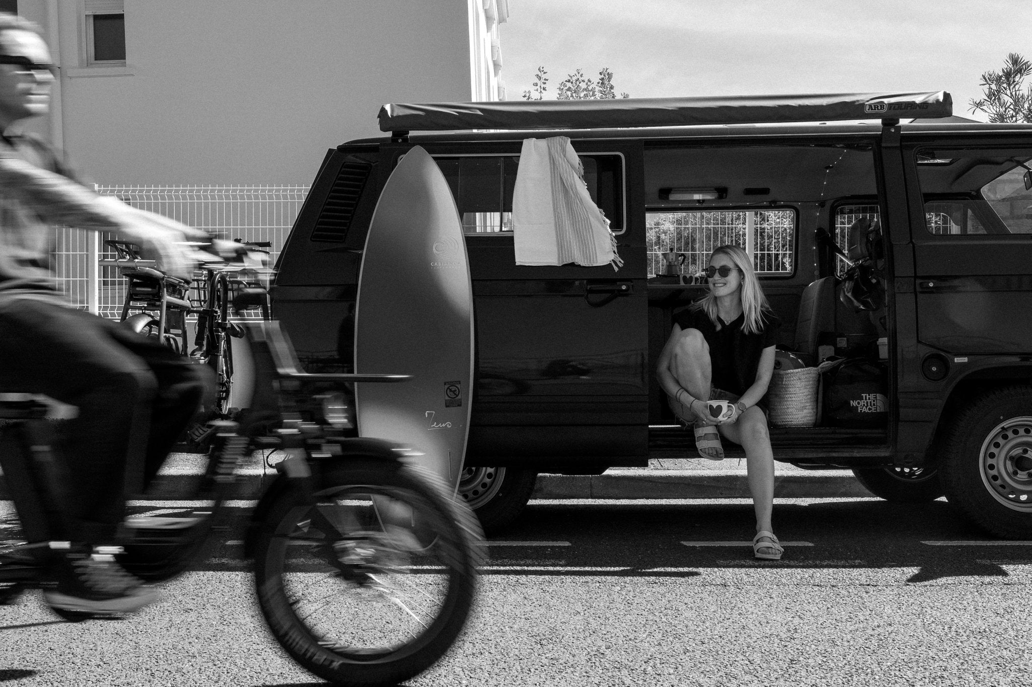 Van, surf et vélo électrique : le trio gagnant pour des escapades libres et sans contraintes - Ritmic