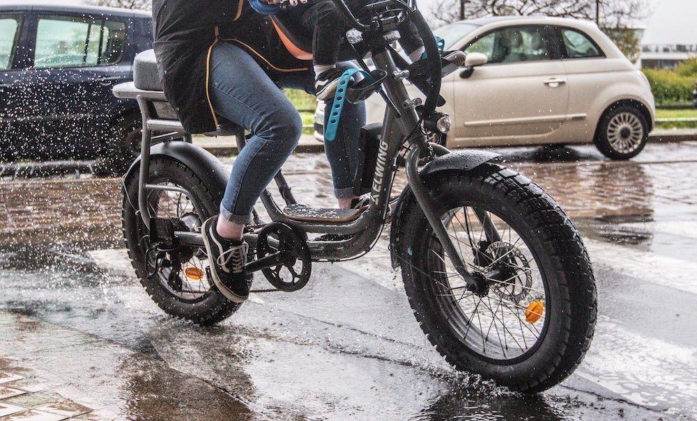 Vélo électrique sous la pluie : peut-on rouler et le stocker sans risque ? - Ritmic