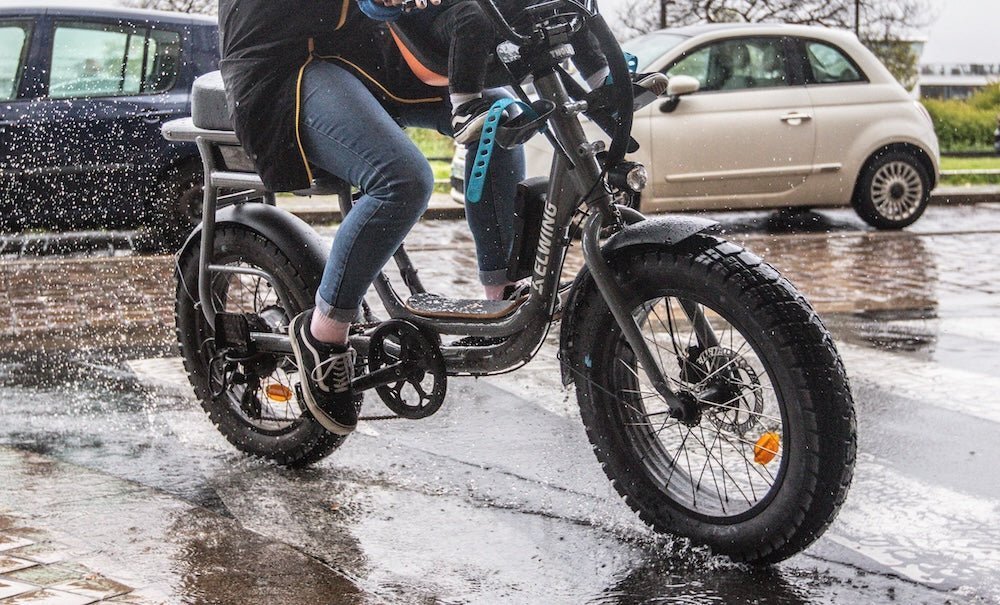 Vélo électrique sous la pluie : peut-on rouler et le stocker sans risque ? - Ritmic